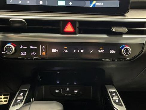 Used 2024 Kia Sorento SX Prestige w/ Sage Leather Package image 18