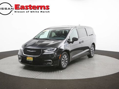 Used 2023 Chrysler Pacifica Touring-L FWD image 57
