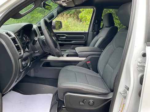Used 2025 RAM 1500 Big Horn AWD/4WD image 8