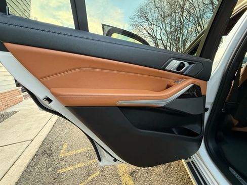 Used 2021 BMW X7 xDrive40i w/ M Sport Package image 23