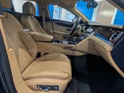 Used 2021 Bentley Flying Spur V8 image 16