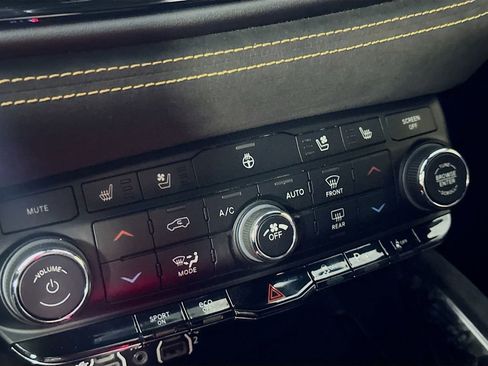 Used 2023 Dodge Durango R/T w/ Hemi Orange Plus Package image 29