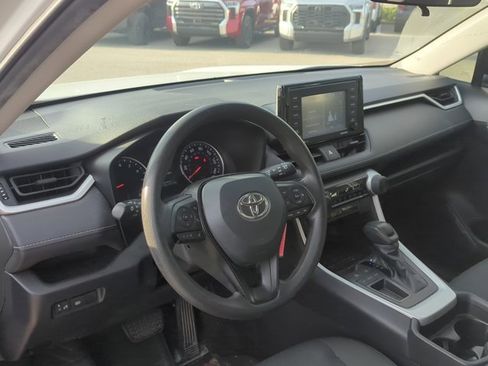 Used 2021 Toyota RAV4 LE image 12