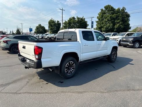 Used 2022 Toyota Tacoma SR AWD/4WD image 4