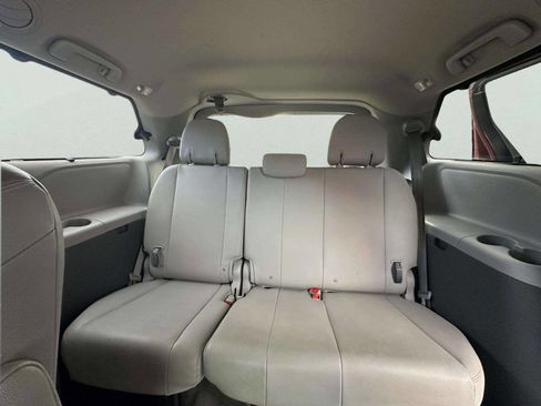 Used 2016 Toyota Sienna XLE AWD/4WD image 12