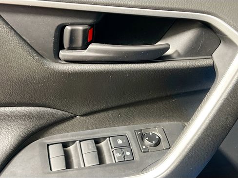 Used 2020 Toyota RAV4 LE image 16