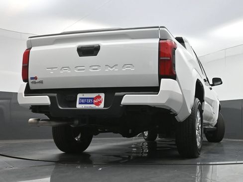 Used 2024 Toyota Tacoma SR5 AWD/4WD image 28