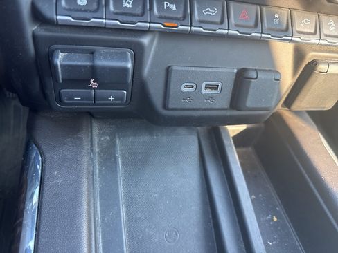 Used 2022 GMC Sierra 2500 Denali w/ Denali Ultimate Package image 8