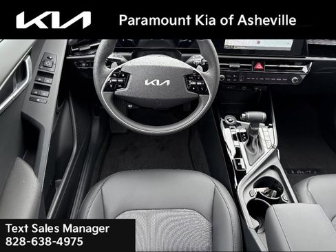 New 2025 Kia Niro EX image 24
