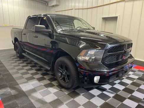 Used 2019 RAM 1500 Classic SLT w/ Black Appearance Group AWD/4WD image 2