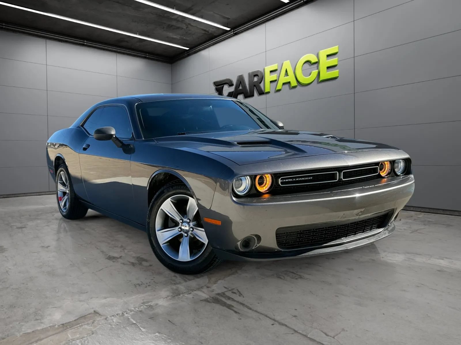 Used 2015 Dodge Challenger SXT RWD image 1