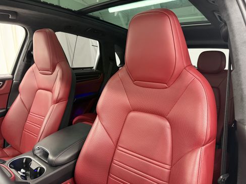Certified 2023 Porsche Cayenne GTS AWD/4WD image 37