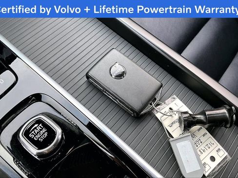 Used 2025 Volvo XC60 B5 Core image 14