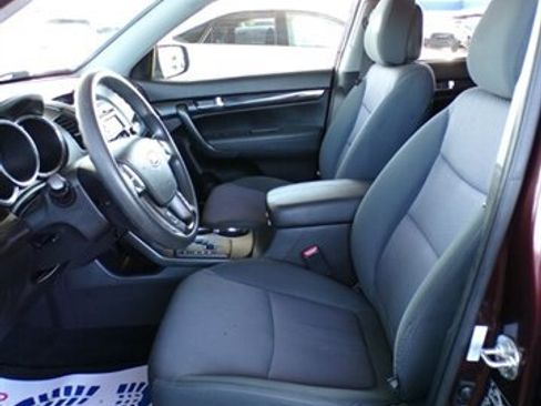 Used 2012 Kia Sorento LX AWD/4WD image 16