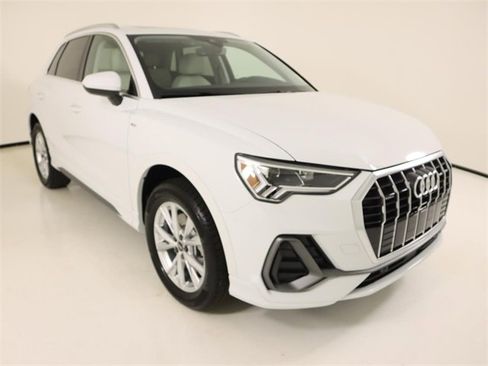 Certified 2025 Audi Q3 2.0T Premium w/ Convenience Package image 7