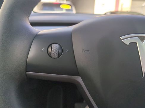 Used 2021 Tesla Model Y Long Range AWD/4WD image 31