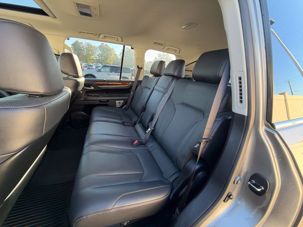 Used 2020 Lexus LX 570 4WD w/ Luxury Package image 9