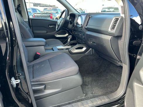Used 2024 Nissan Frontier SV w/ Technology Package image 17