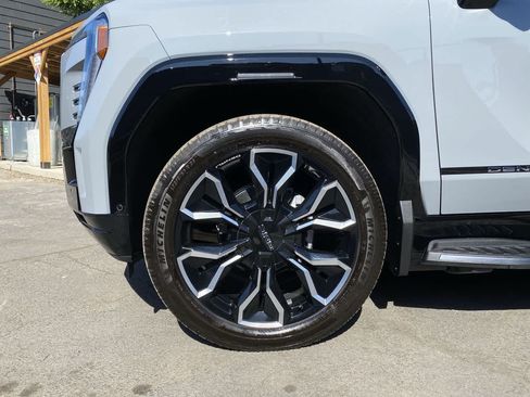 Used 2025 GMC Sierra EV Denali AWD/4WD image 11