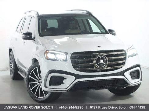 Used 2024 Mercedes-Benz GLS 580 4MATIC image 2