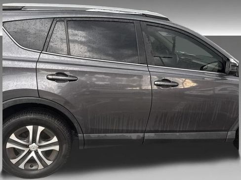 Used 2018 Toyota RAV4 LE FWD image 6