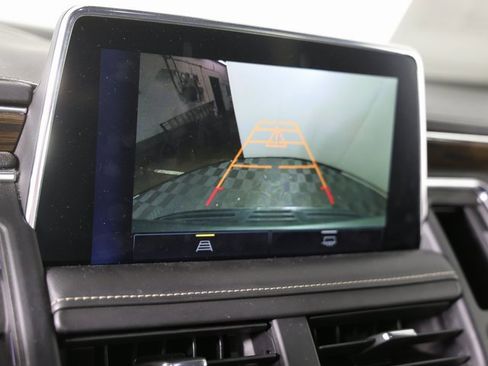 Used 2023 Chevrolet Suburban Premier image 12