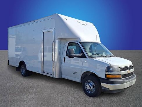 New 2025 Chevrolet Express 4500 Extended w/ Power Convenience Package RWD image 2