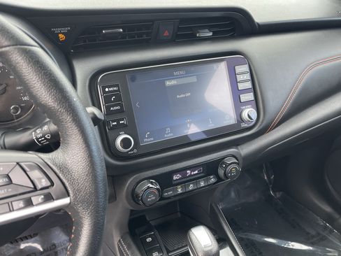 Used 2021 Nissan Kicks SR w/ Interior Electronics Package FWD image 22