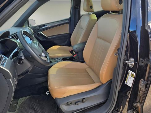 Used 2024 Volkswagen Tiguan SE image 12