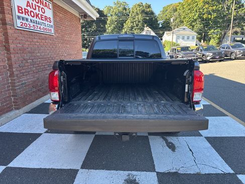 Used 2017 Toyota Tacoma SR5 AWD/4WD image 43