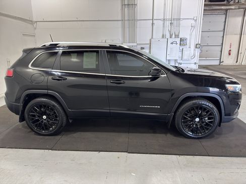 Used 2019 Jeep Cherokee Latitude Plus w/ Comfort/Convenience Group AWD/4WD image 9