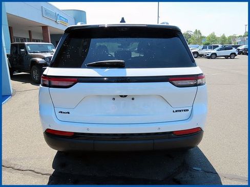 Used 2023 Jeep Grand Cherokee Limited w/ Luxury Tech Group II AWD/4WD image 6