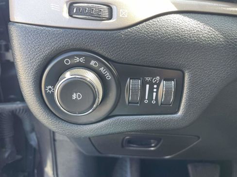 Used 2016 Jeep Cherokee Latitude FWD image 15