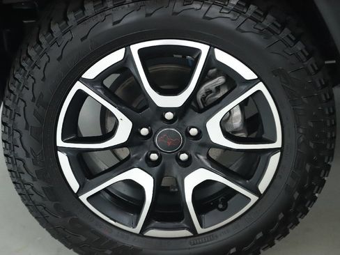 Used 2025 Jeep Compass Trailhawk AWD/4WD image 12
