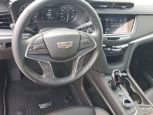 Certified 2025 Cadillac XT5 Luxury w/ LPO, Floor Liner Package AWD/4WD image 13