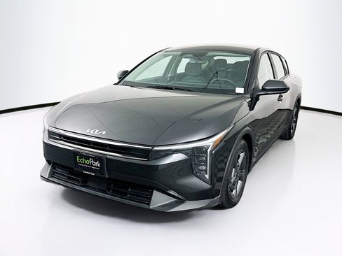 Used 2025 Kia K4 LXS image 3