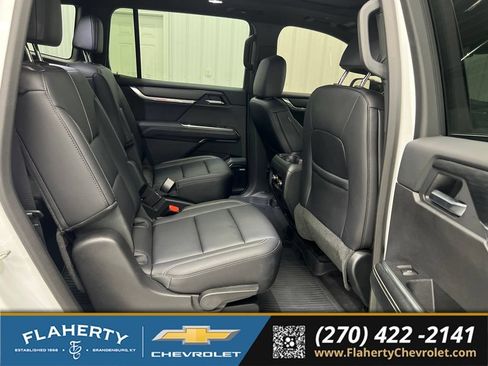 Used 2025 GMC Acadia Elevation w/ Elevation Premium Package FWD image 13