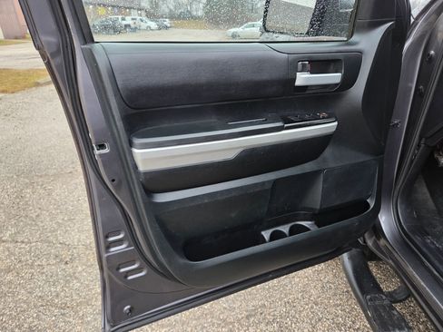 Used 2017 Toyota Tundra SR5 w/ SR5 Upgrade Package RWD image 6