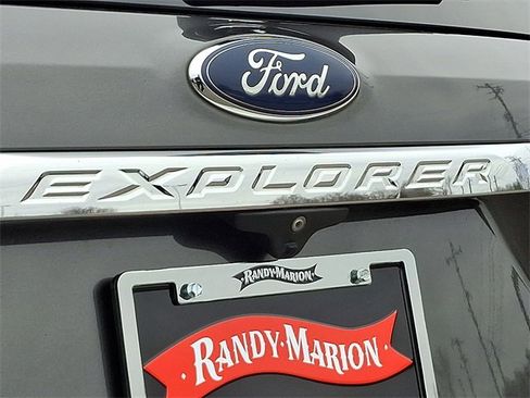 Used 2017 Ford Explorer XLT w/ Equipment Group 202A image 30