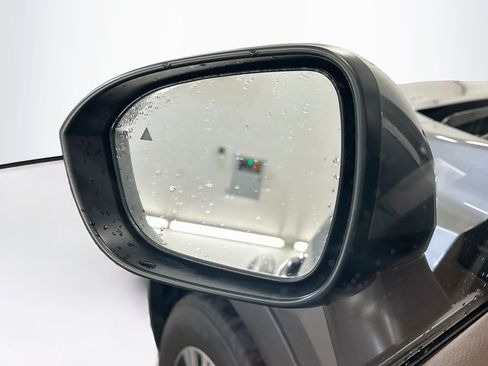 Used 2023 Nissan Rogue SV AWD/4WD image 16