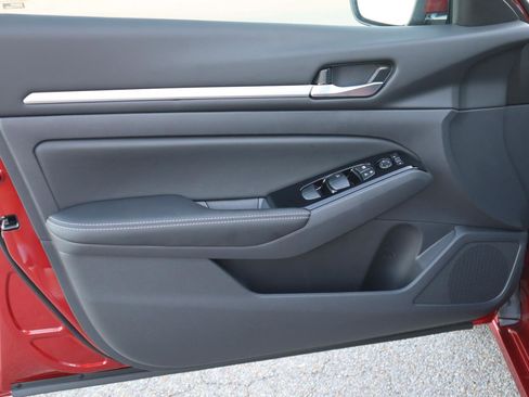 Used 2025 Nissan Altima 2.5 SL image 15