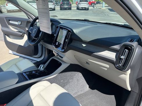 Certified 2026 Volvo XC40 B5 Plus AWD/4WD image 33