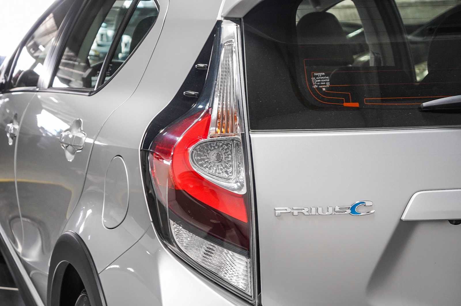 Certified 2019 Toyota Prius C FWD image 10