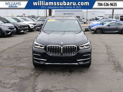 Used 2022 BMW X5 xDrive40i w/ Parking Assistance Package AWD/4WD image 2