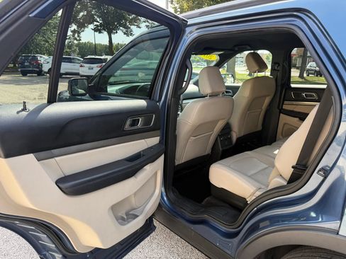 Used 2018 Ford Explorer XLT w/ Equipment Group 202A FWD image 12