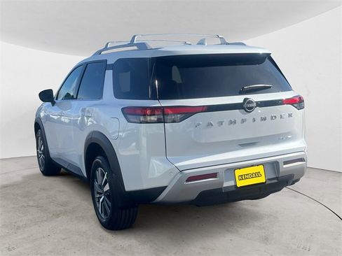 New 2025 Nissan Pathfinder SL image 2