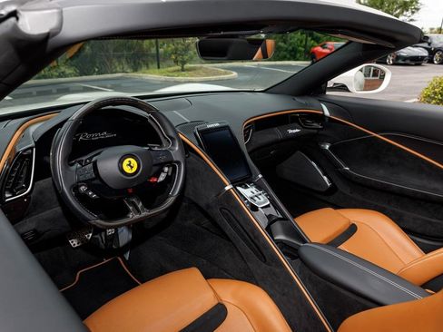 Used 2024 Ferrari Roma Spider RWD image 10