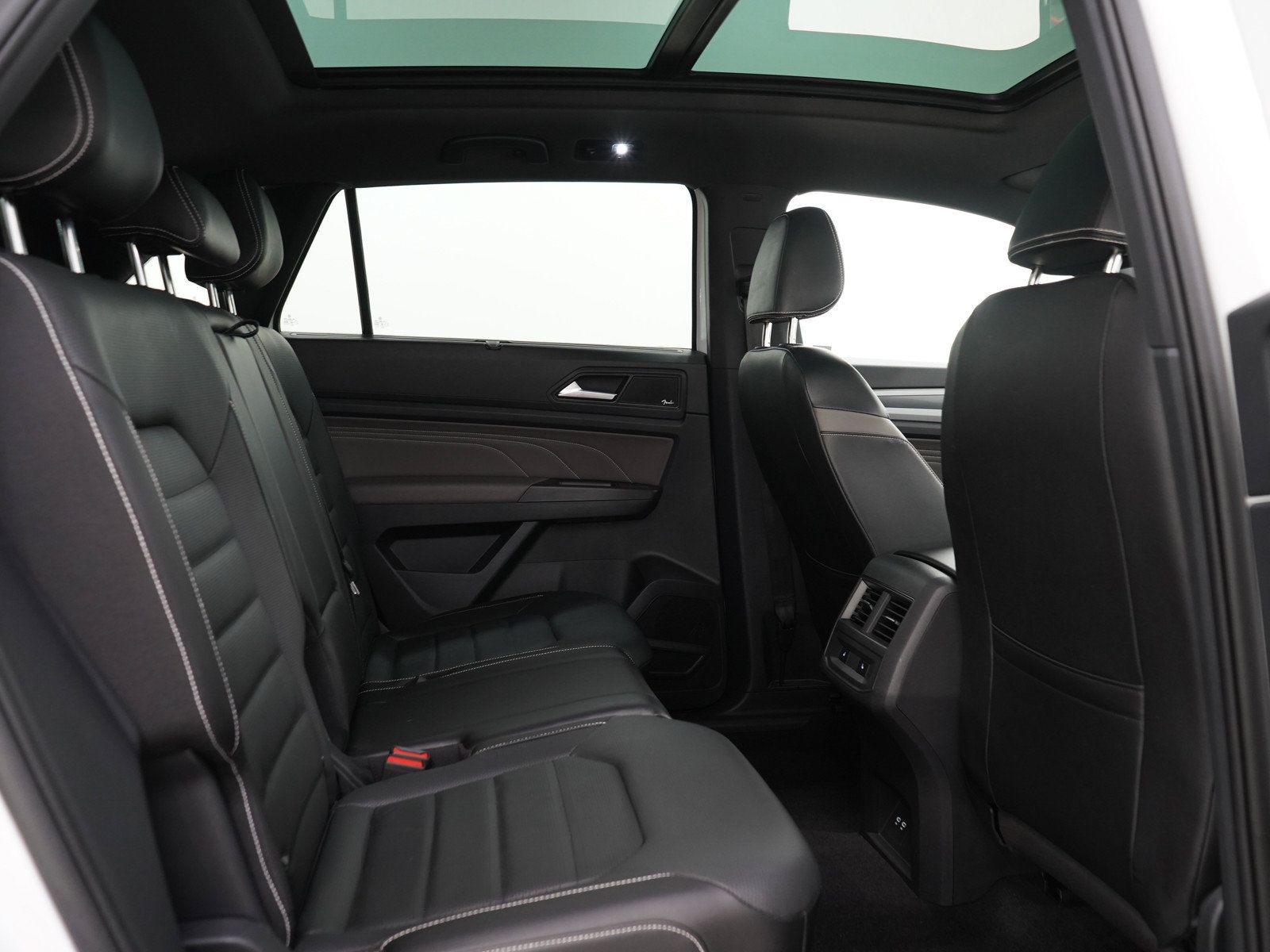 Used 2023 Volkswagen Atlas Cross Sport SEL Premium R-Line AWD/4WD image 13