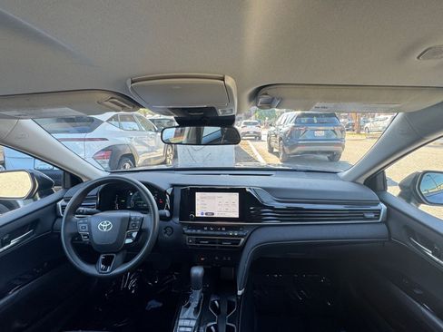 Used 2025 Toyota Camry LE image 32
