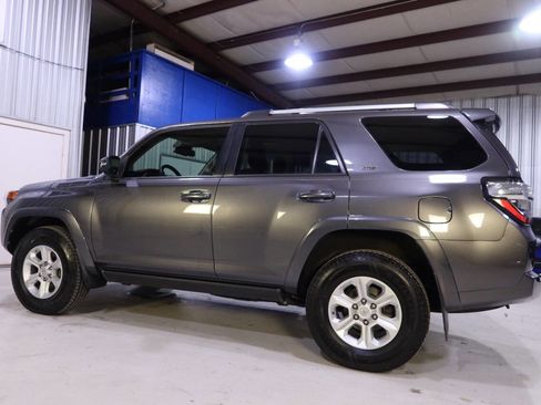 Used 2020 Toyota 4Runner SR5 Premium image 2